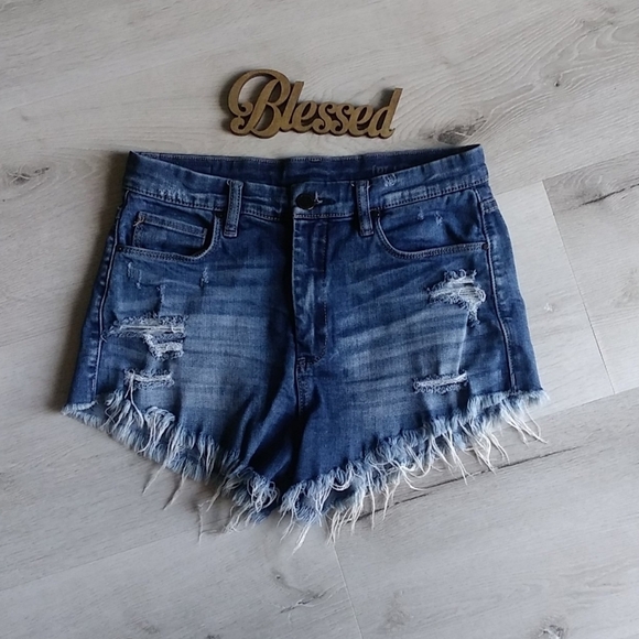 Blank NYC Hi-Rise Distressed Raw Hem Wedge Short - Picture 4 of 12